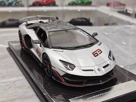 [Ultra Unique] 1:18 Lamborghini 2019 Aventador SVJ Coupe Silver Model Car Resin