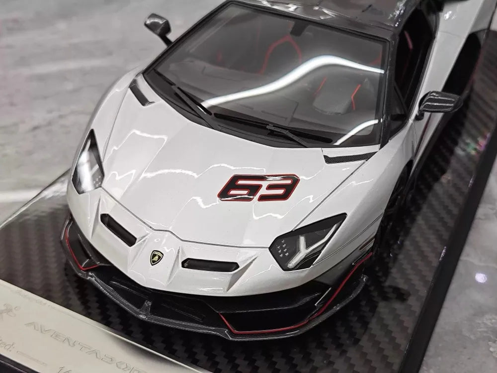 [Ultra Unique] 1:18 Lamborghini 2019 Aventador SVJ Coupe argent voiture miniature Resin