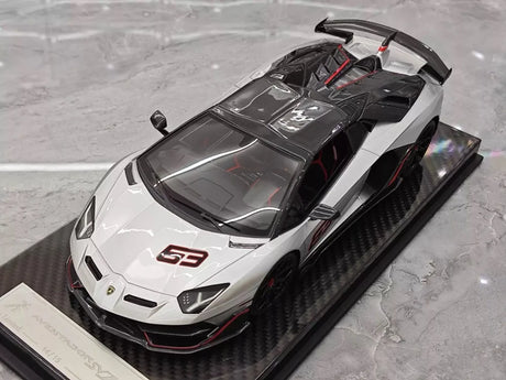 [Ultra Unique] 1:18 Lamborghini 2019 Aventador SVJ Coupe Silver Model Car Resin
