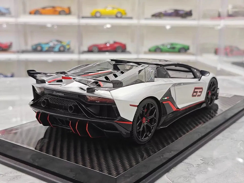 [Ultra Unique] 1:18 Lamborghini 2019 Aventador SVJ Coupe argento modellino di auto resina