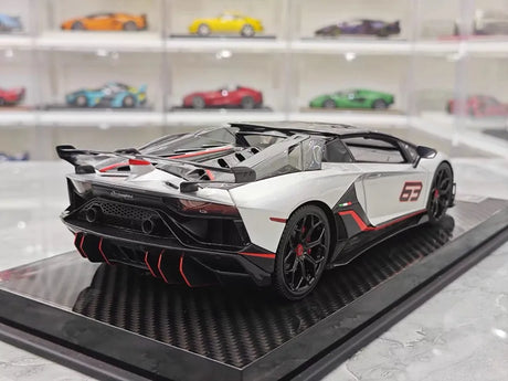 [Ultra Unique] 1:18 Lamborghini 2019 Aventador SVJ Coupe Silver Model Car Resin