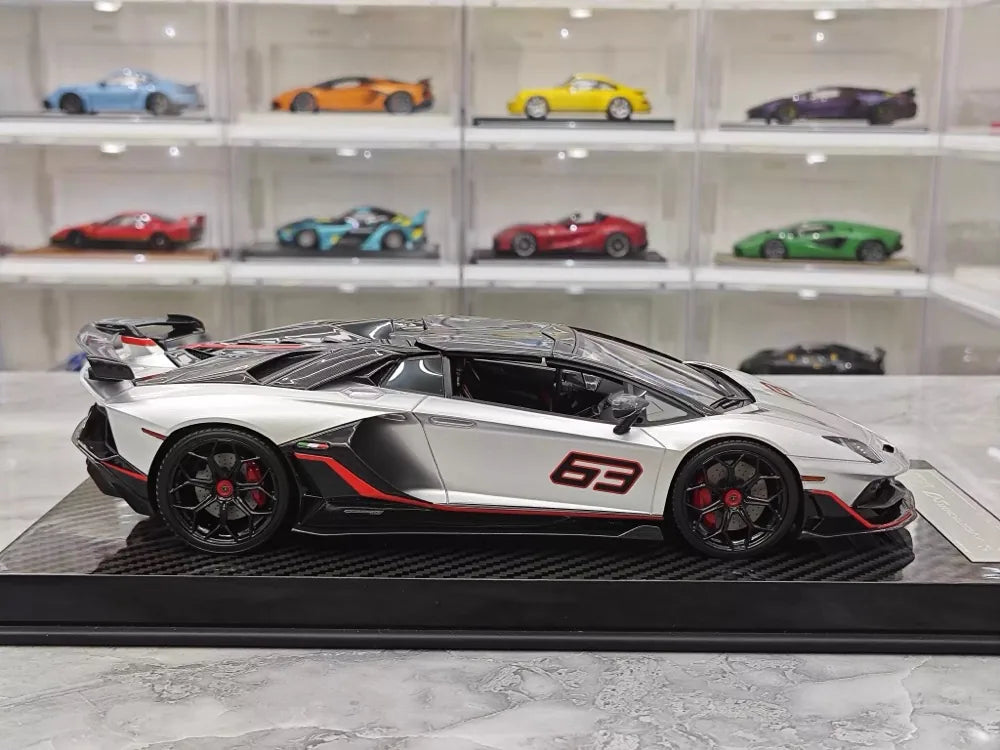 [Ultra Unique] 1:18 Lamborghini 2019 Aventador SVJ Coupe argento modellino di auto resina