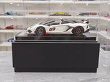 [Ultra Unique] 1:18 Lamborghini 2019 Aventador SVJ Coupe vit modellbil harts