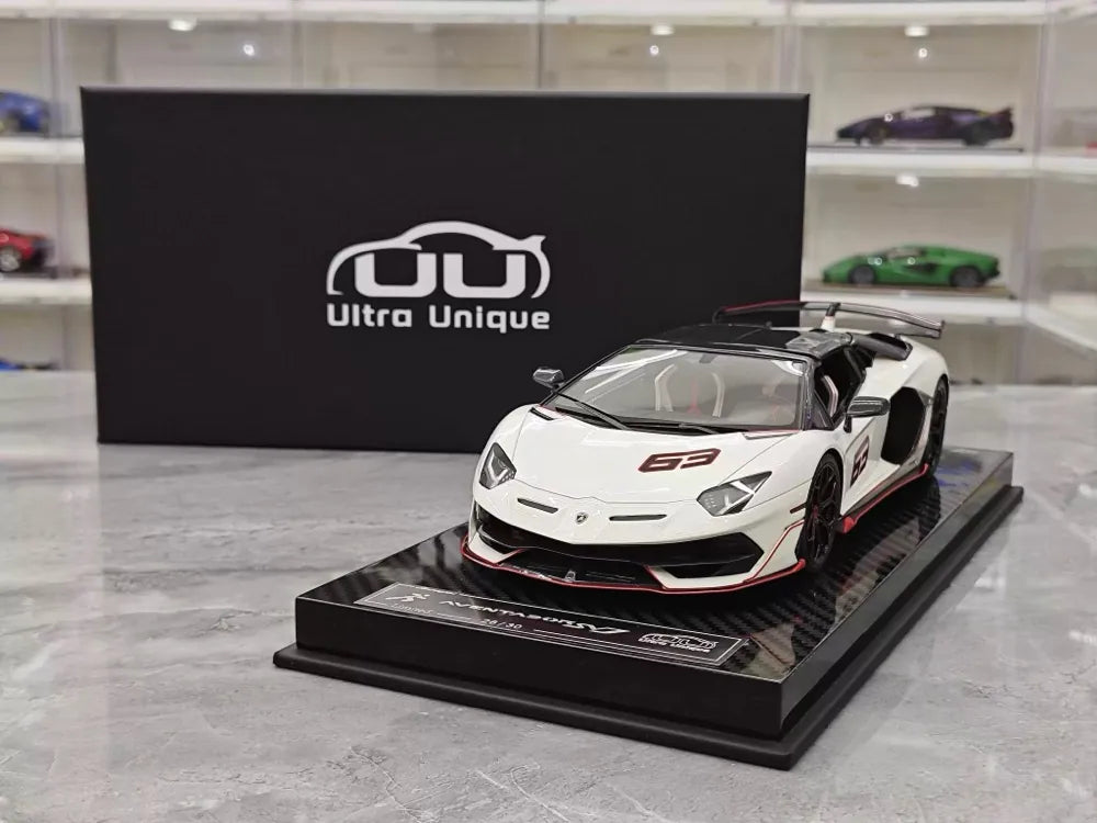[Ultra Unique] 1:18 Lamborghini 2019 Aventador SVJ Coupe vit modellbil harts