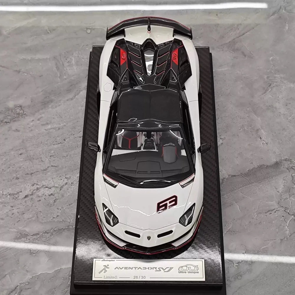 [Ultra Unique] 1:18 Lamborghini 2019 Aventador SVJ Coupe White Model Car Resin