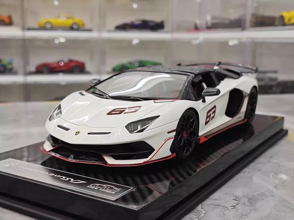[Ultra Unique] 1:18 Lamborghini 2019 Aventador SVJ Coupe White Model Car Resin