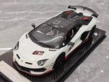 [Ultra Unique] 1:18 Lamborghini 2019 Aventador SVJ Coupe vit modellbil harts