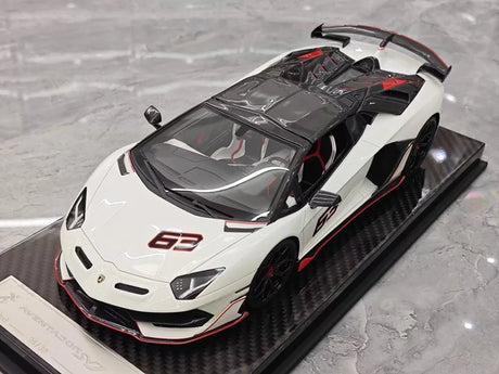 [Ultra Unique] 1:18 Lamborghini 2019 Aventador SVJ Coupe White Model Car Resin