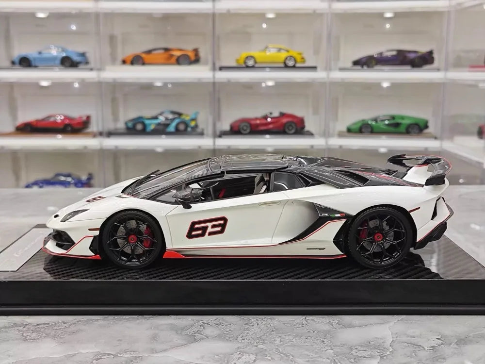 [Ultra Unique] 1:18 Lamborghini 2019 Aventador SVJ Coupe White Model Car Resin