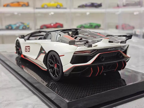 [Ultra Unique] 1:18 Lamborghini 2019 Aventador SVJ Coupe White Model Car Resin