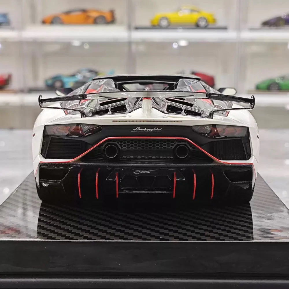 [Ultra Unique] 1:18 Lamborghini 2019 Aventador SVJ Coupe White Model Car Resin