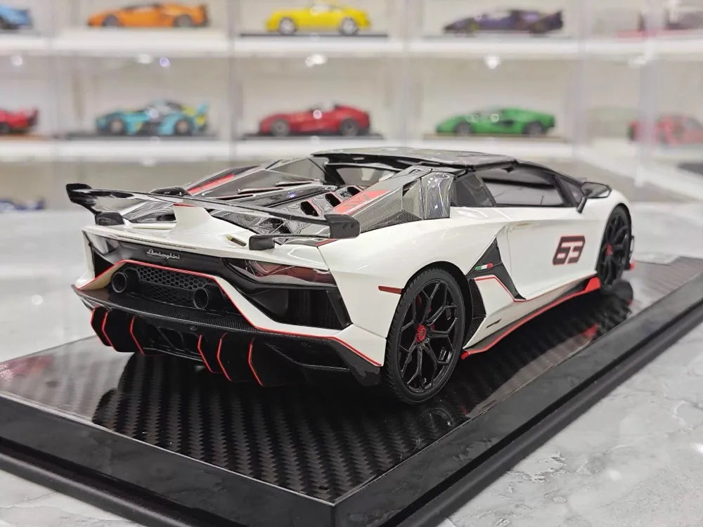 [Ultra Unique] 1:18 Lamborghini 2019 Aventador SVJ Coupe White Model Car Resin