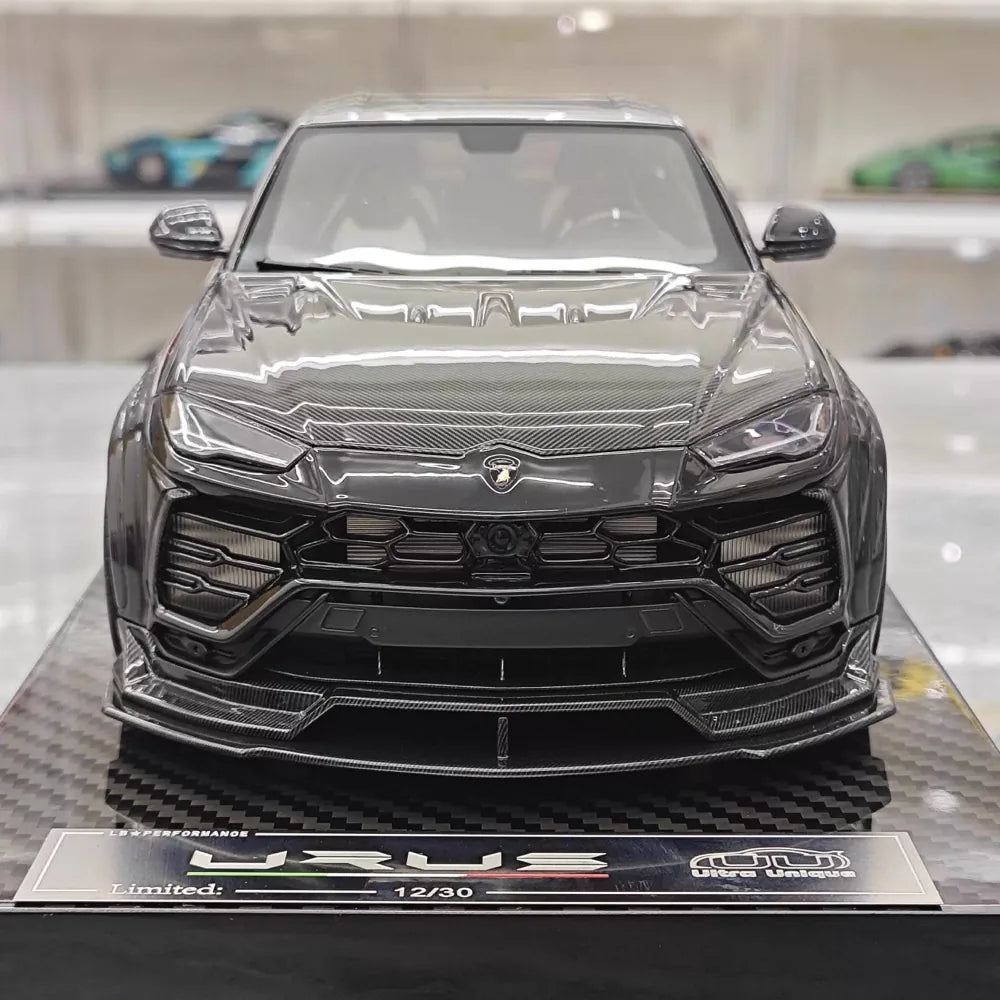 [Ultra Unique] 1:18 Lamborghini 2019 Urus Widebody Black Model Car Resin