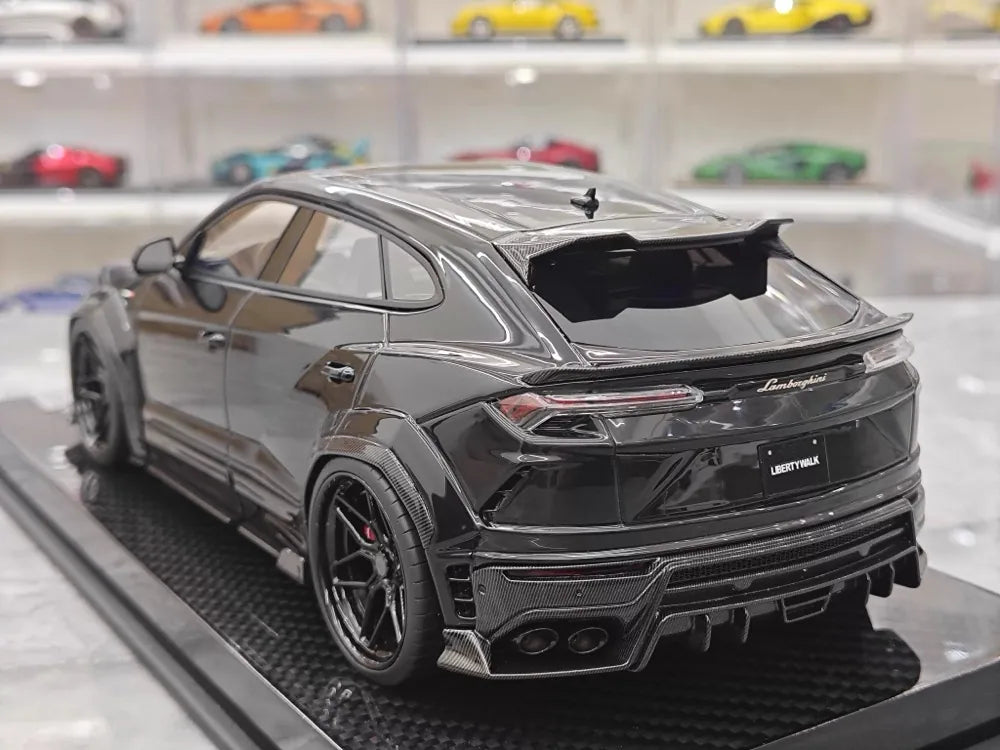 [Ultra Unique] 1:18 Lamborghini 2019 Urus Widebody zwart modelauto Hars