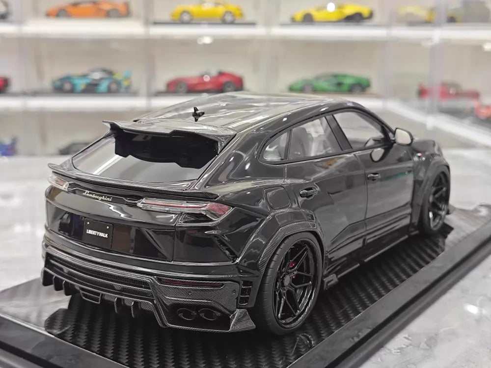 [Ultra Unique] 1:18 Lamborghini 2019 Urus Widebody Black Model Car Resin