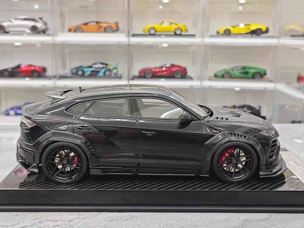 [Ultra Unique] 1:18 Lamborghini 2019 Urus Widebody Black Model Car Resin