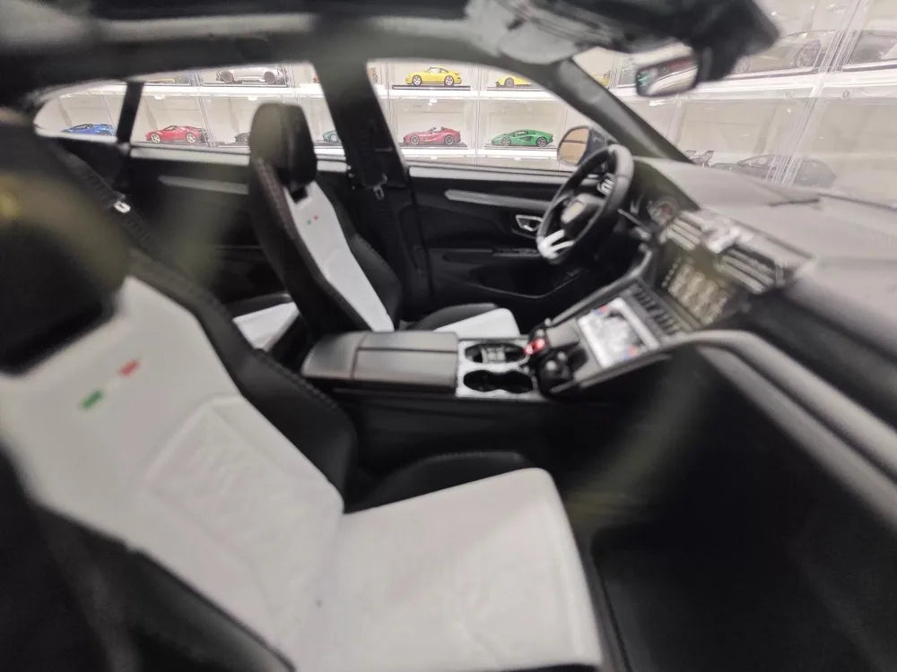 [Ultra Unique] 1:18 Lamborghini 2019 Urus Widebody Gradient modellino di auto resina