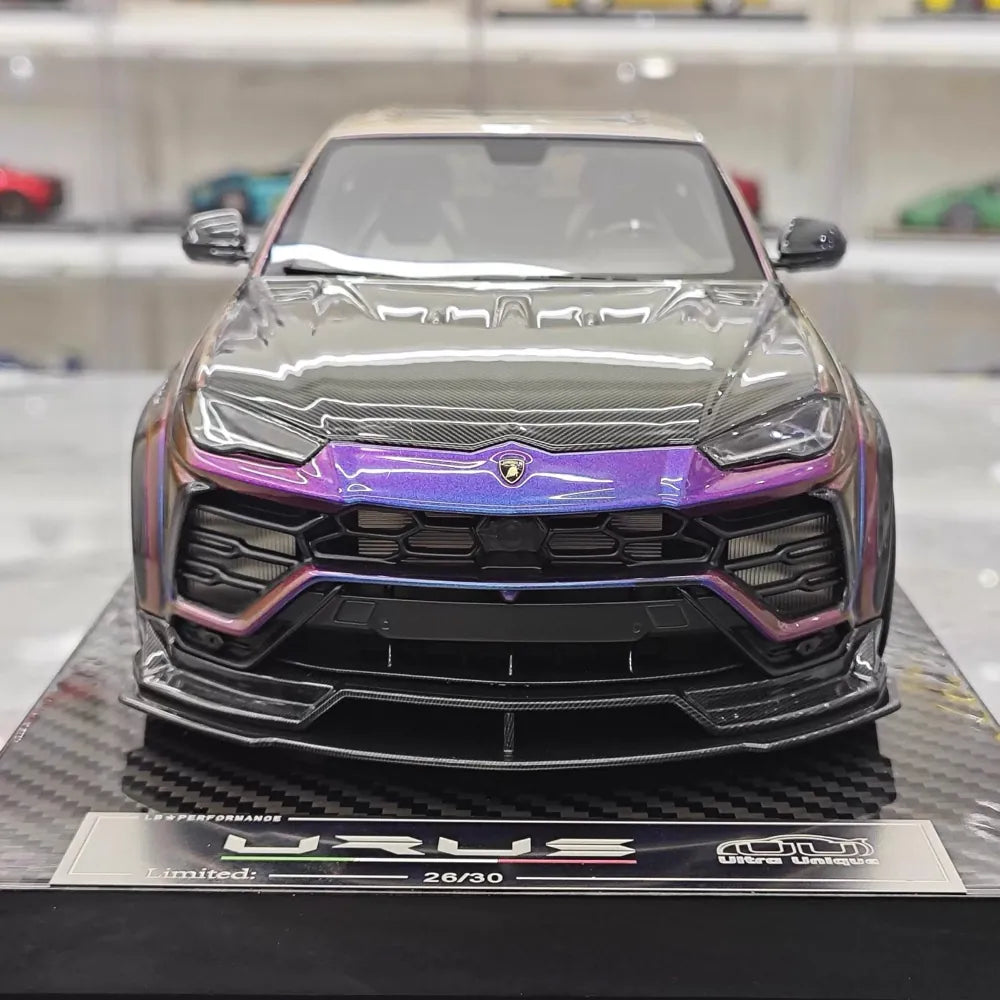[Ultra Unique] 1:18 Lamborghini 2019 Urus Widebody Gradient modellino di auto resina