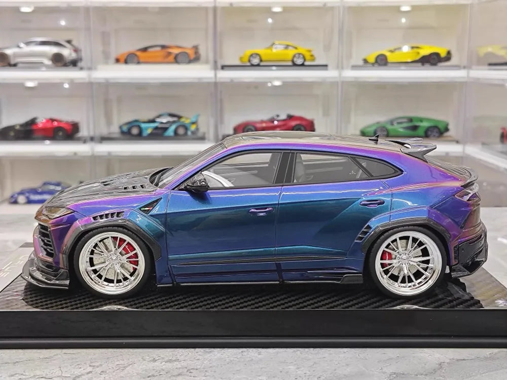 [Ultra Unique] 1:18 Lamborghini 2019 Urus Widebody Gradient modellino di auto resina
