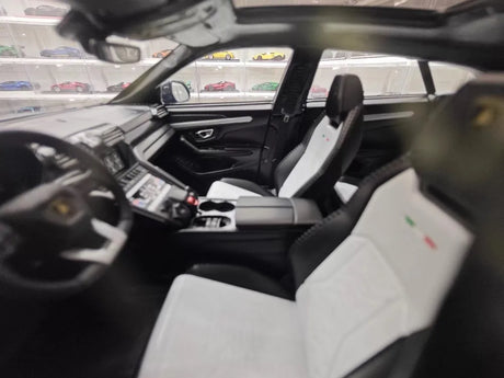 [Ultra Unique] 1:18 Lamborghini 2019 Urus Widebody Gradient Model Car Resin