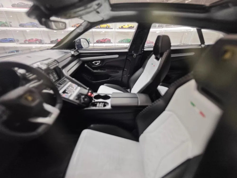 [Ultra Unique] 1:18 Lamborghini 2019 Urus Widebody Gradient modellino di auto resina