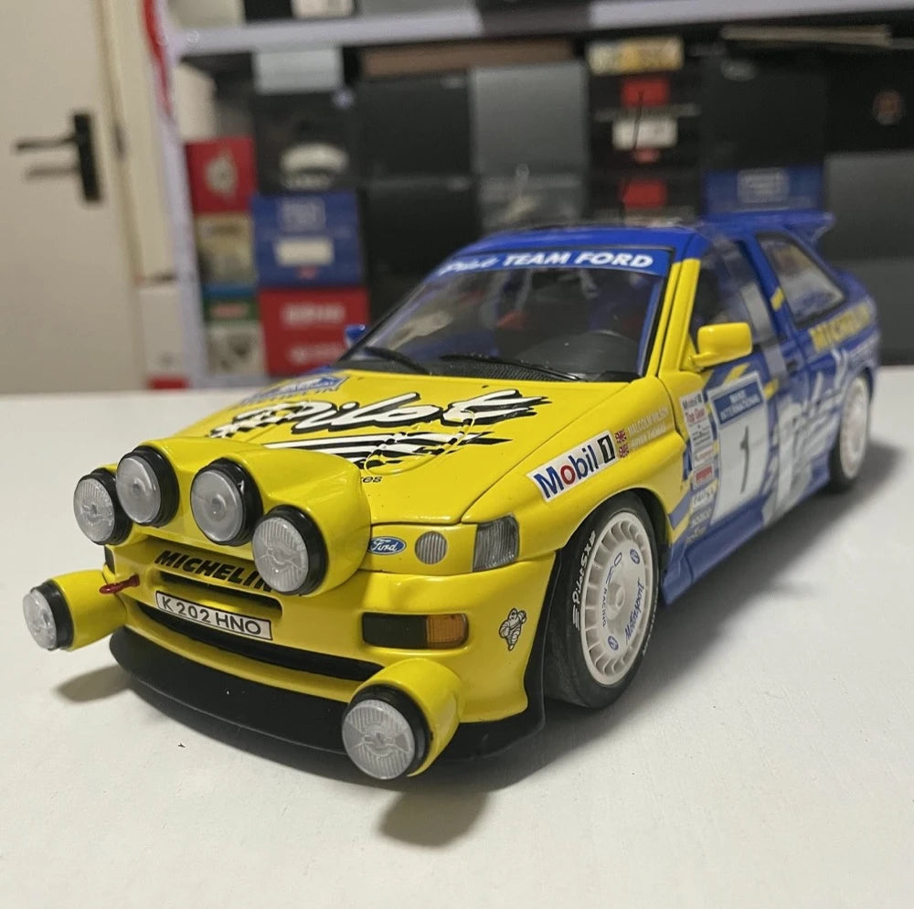 [UT] 1:18 Ford 1993 Escort RS Cosworth Rally #1 Model Car Die-Cast