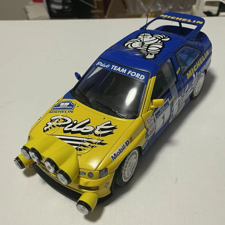 [UT] 1:18 Ford 1993 Escort RS Cosworth Rally #1 Model Car Die-Cast