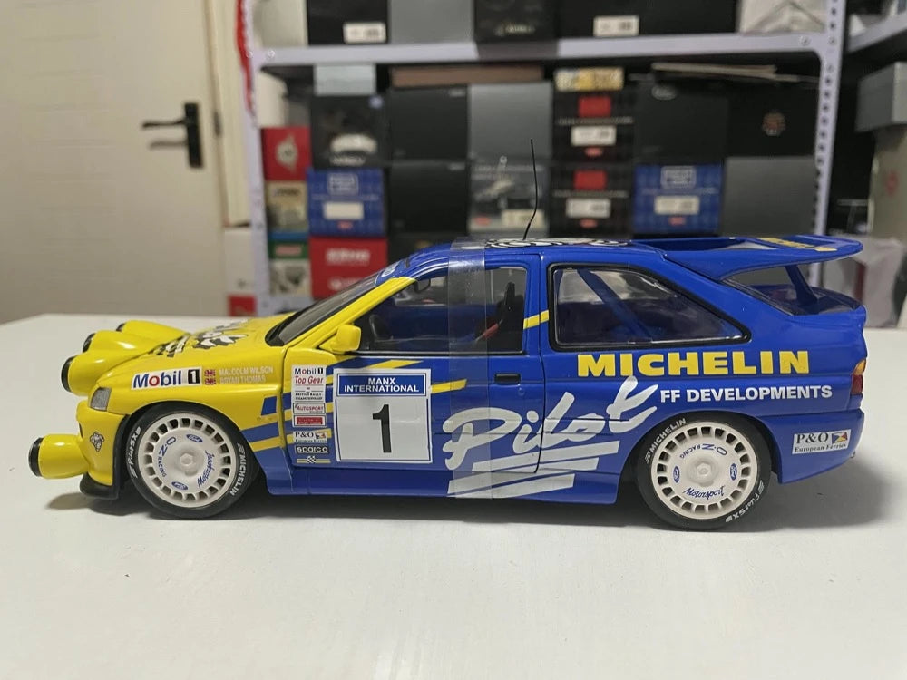 [UT] 1:18 Ford 1993 Escort RS Cosworth Rally #1 Model Car Die-Cast