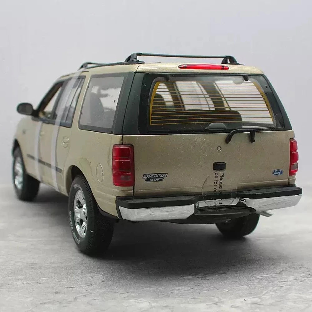 [UT] 1:18 Ford 1997 Expedition XLT Gold Model Car Die-Cast
