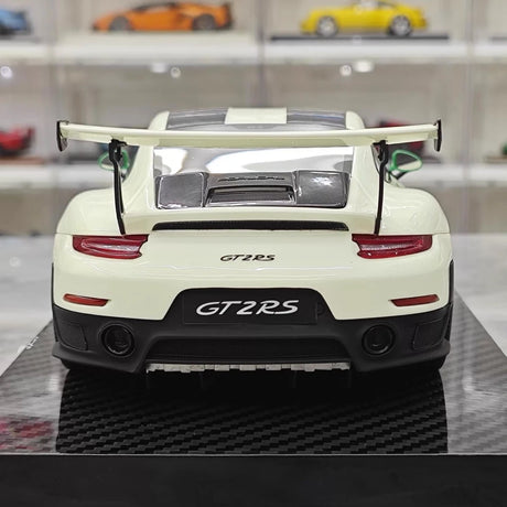 [Ultra Unique] 1:18 Porsche 2018 911 GT2 RS Weissach Package Green Model Car Resin