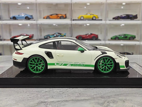 [Ultra Unique] 1:18 Porsche 2018 911 GT2 RS Weissach Package Green Model Car Resin