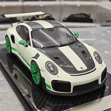 [Ultra Unique] 1:18 Porsche 2018 911 GT2 RS Weissach Package Green Model Car Resin