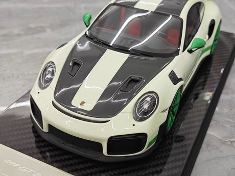 [Ultra Unique] 1:18 Porsche 2018 911 GT2 RS Weissach Package Green Model Car Resin