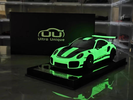 [Ultra Unique] 1:18 Porsche 2018 911 GT2 RS Weissach Package Green Model Car Resin