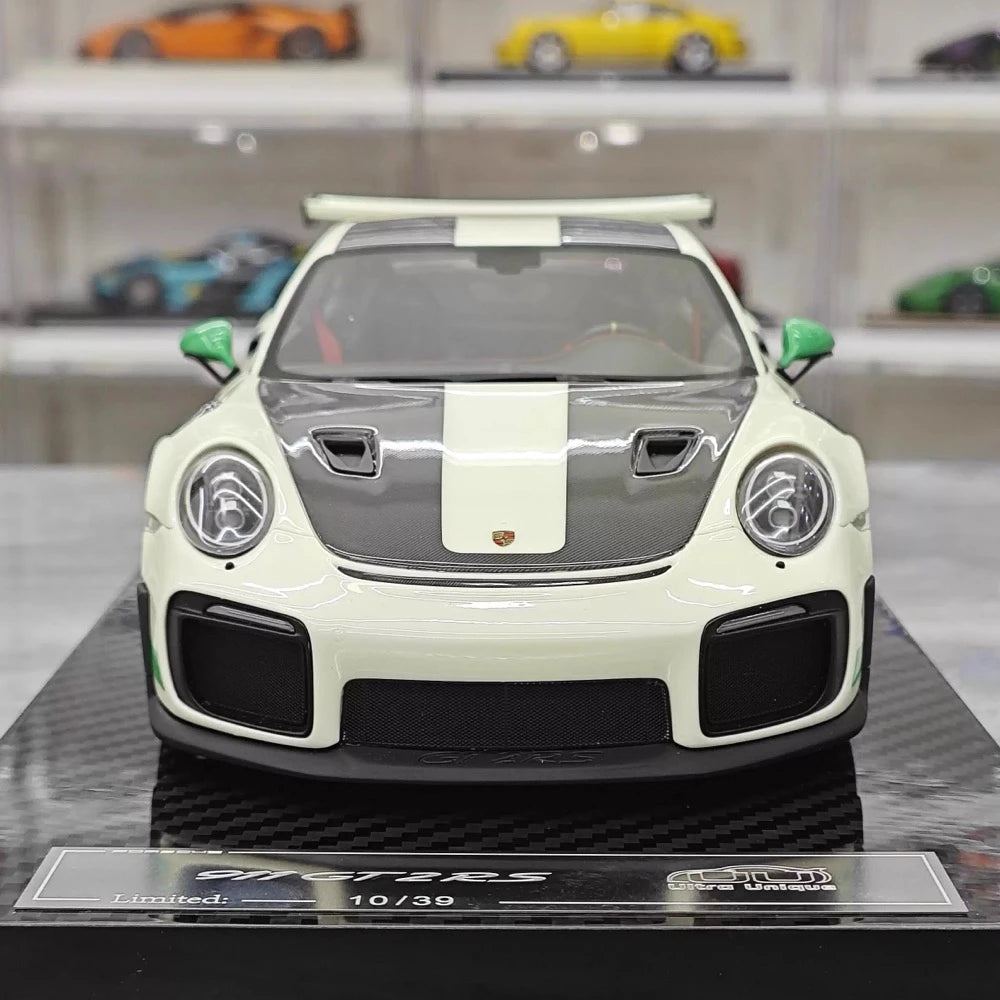 [Ultra Unique] 1:18 Porsche 2018 911 GT2 RS Weissach Package Green Model Car Resin