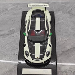 [Ultra Unique] 1:18 Porsche 2018 911 GT2 RS Weissach Package Green Model Car Resin