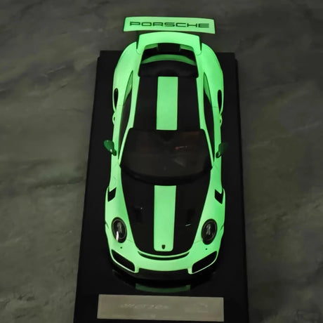 [Ultra Unique] 1:18 Porsche 2018 911 GT2 RS Weissach Package Green Model Car Resin