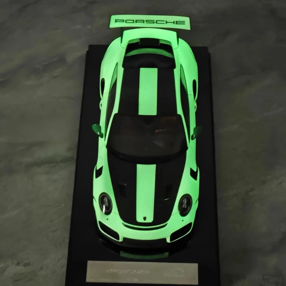 [Ultra Unique] 1:18 Porsche 2018 911 GT2 RS Weissach Package Green Model Car Resin