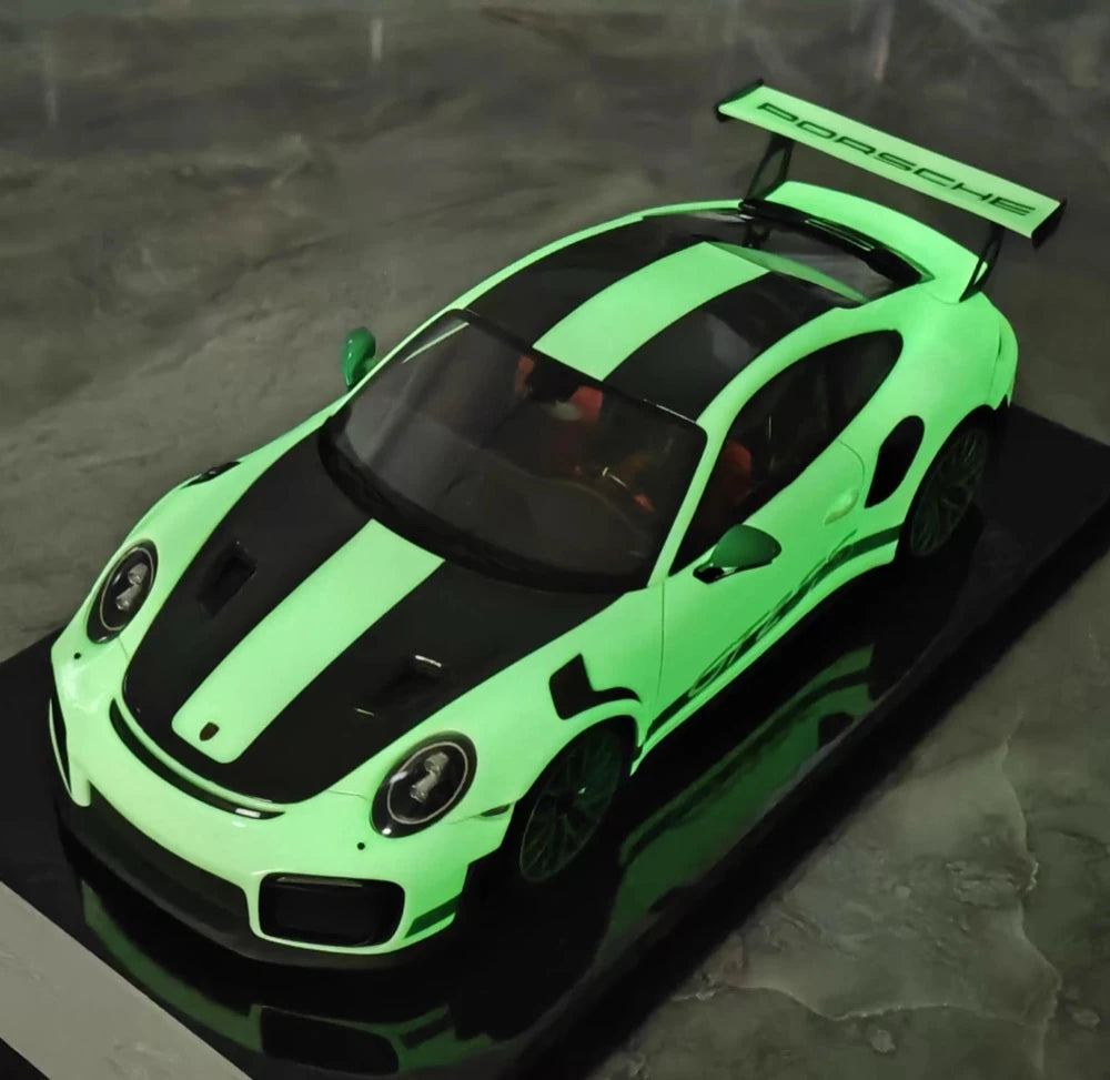 [Ultra Unique] 1:18 Porsche 2018 911 GT2 RS Weissach Package Green Model Car Resin