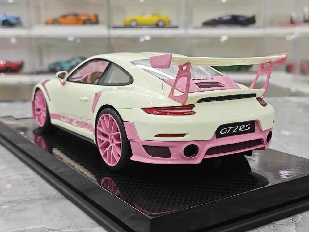 [Ultra Unique] 1:18 Porsche 2018 911 GT2 RS Weissach Package rose voiture miniature Resin
