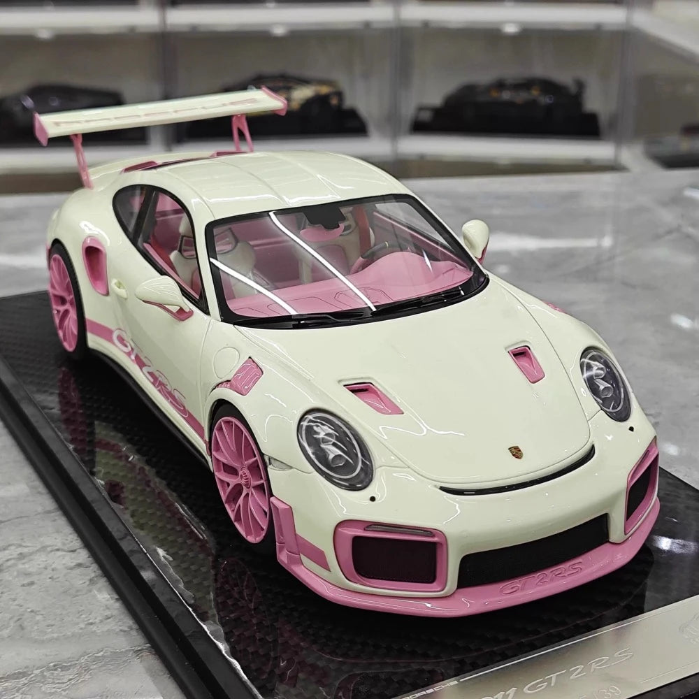 [Ultra Unique] 1:18 Porsche 2018 911 GT2 RS Weissach Package rose voiture miniature Resin