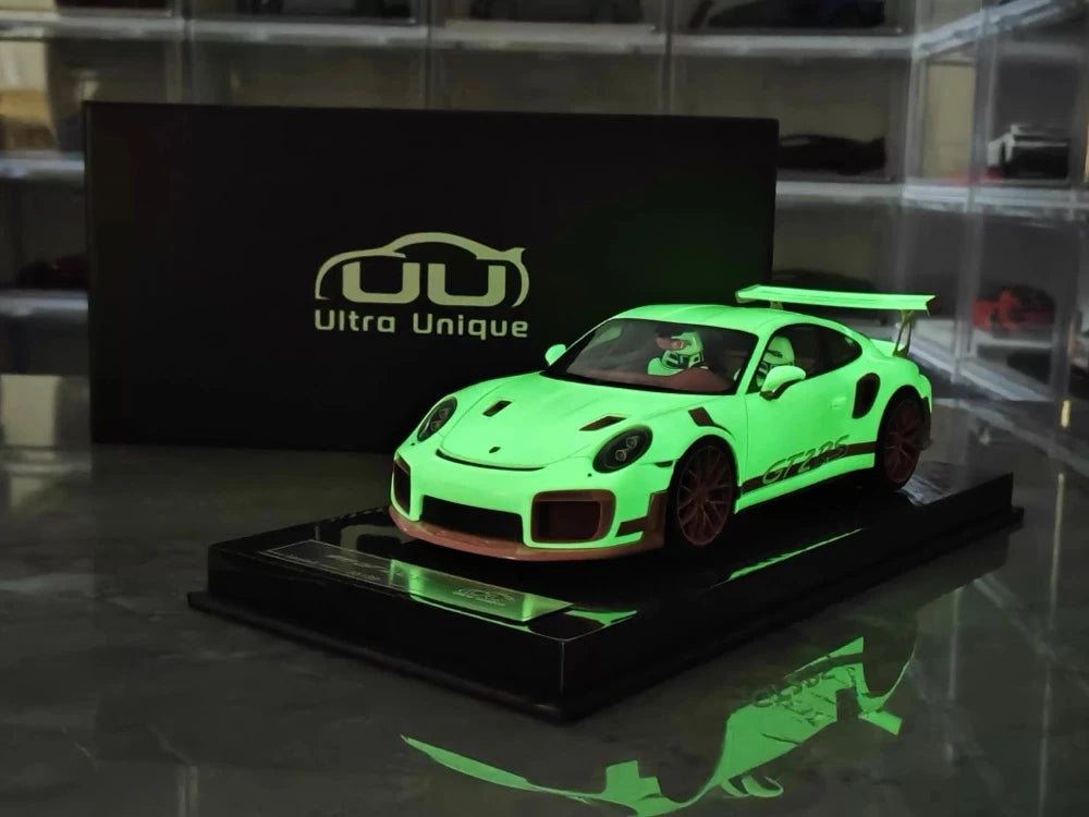 [Ultra Unique] 1:18 Porsche 2018 911 GT2 RS Weissach Package rose voiture miniature Resin