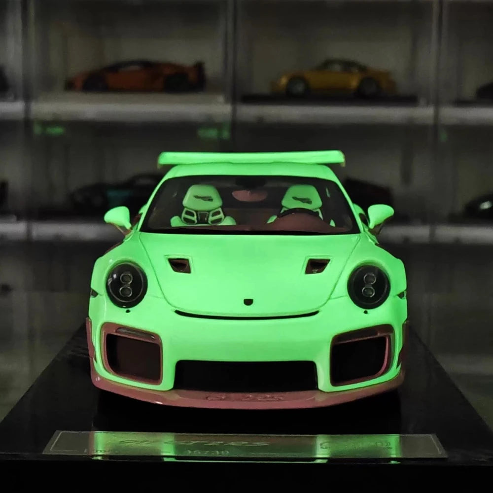 [Ultra Unique] 1:18 Porsche 2018 911 GT2 RS Weissach Package rose voiture miniature Resin
