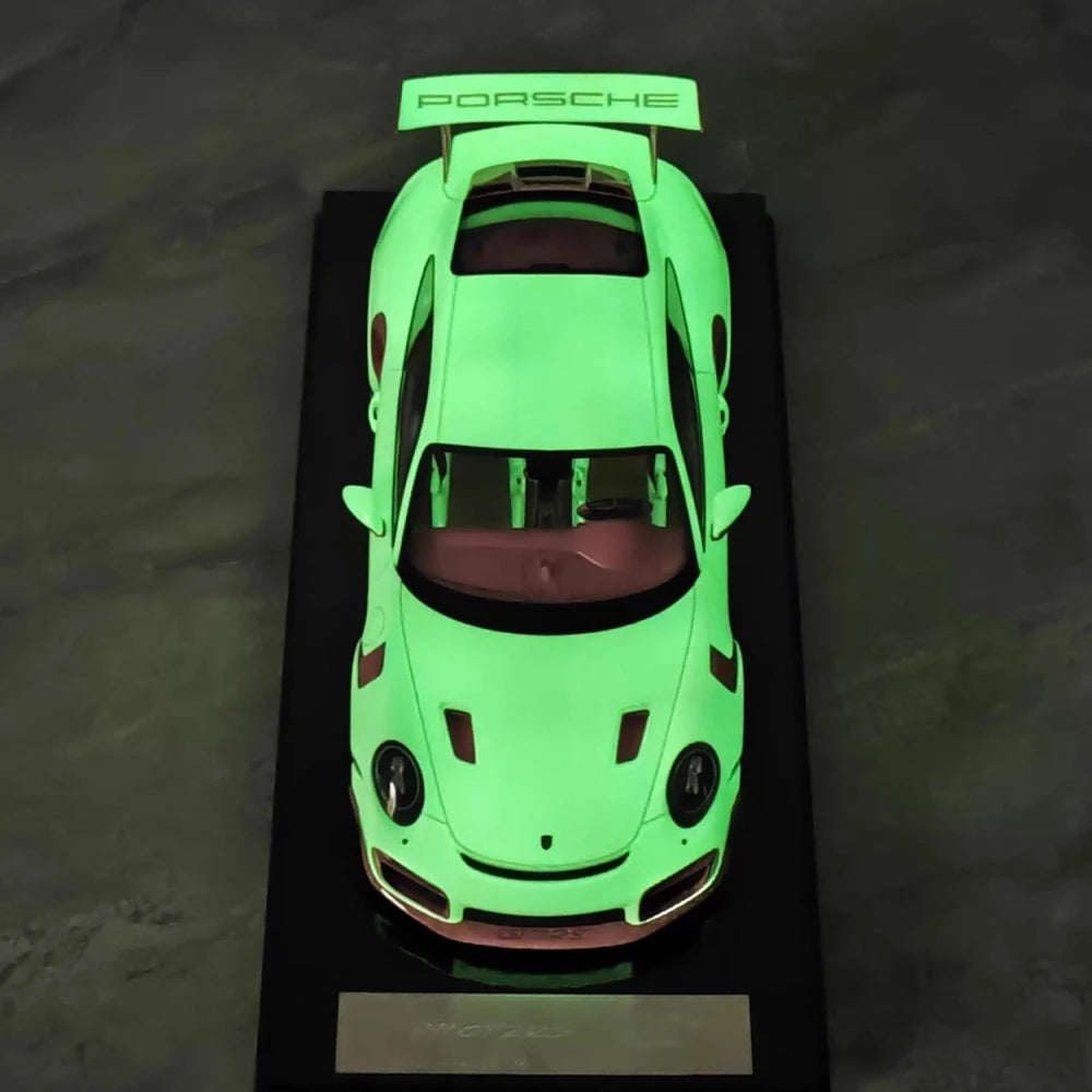 [Ultra Unique] 1:18 Porsche 2018 911 GT2 RS Weissach Package rose voiture miniature Resin
