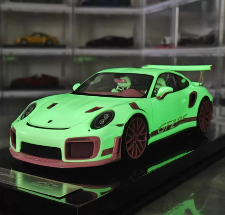 [Ultra Unique] 1:18 Porsche 2018 911 GT2 RS Weissach Package Pink Model Car Resin