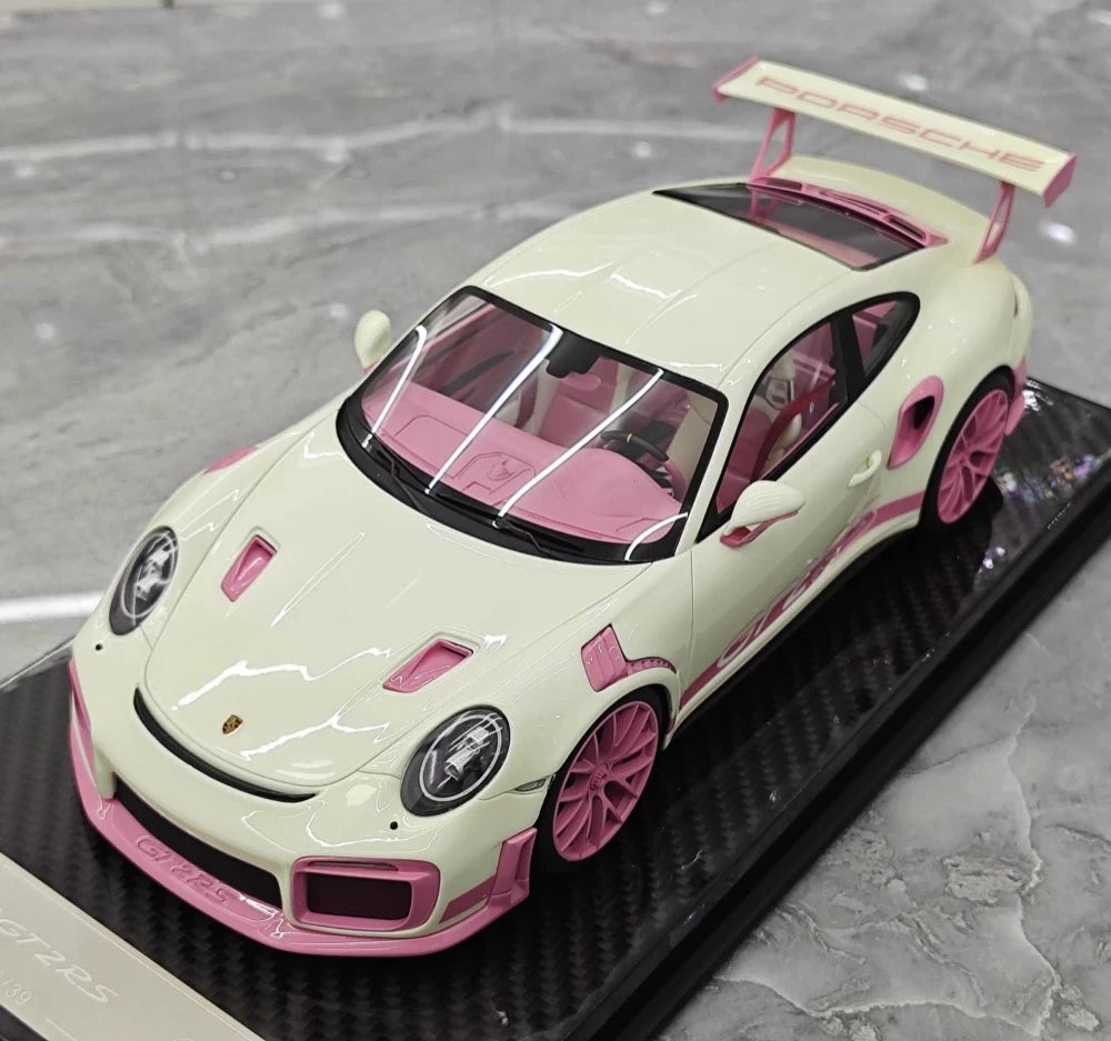 [Ultra Unique] 1:18 Porsche 2018 911 GT2 RS Weissach Package rose voiture miniature Resin
