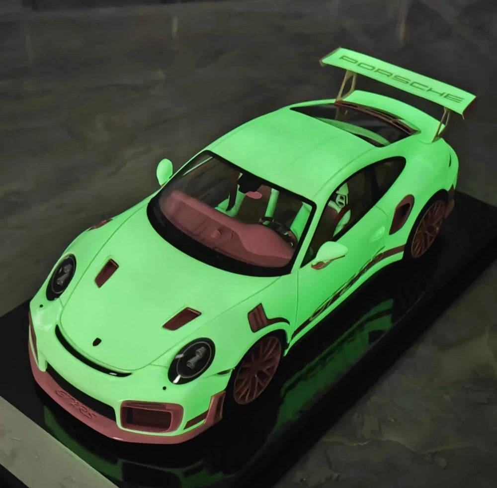 [Ultra Unique] 1:18 Porsche 2018 911 GT2 RS Weissach Package rose voiture miniature Resin
