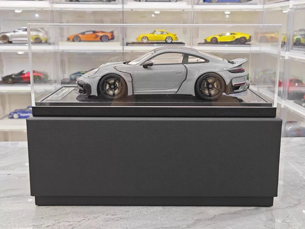 [VIP] 1:18 Porsche 2024 911 Turbo S Brabus Rocket 900R glanzend grijs modelauto Hars