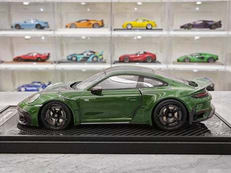 [VIP] 1:18 Porsche 2024 911 Turbo S Brabus Rocket 900R Glossy Green Model Car Resin