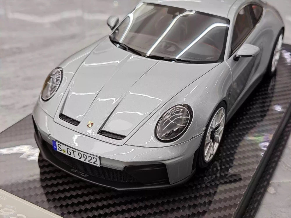 [VIP] 1:18 Porsche 2025 911 992.2 GT3 Touring Glossy Silver Model Car Resin